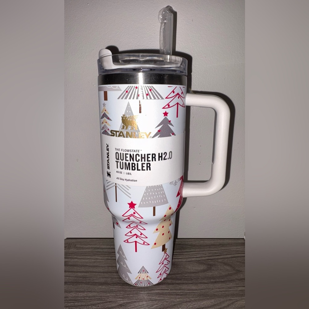 Stanley Quencher H2.0 Tumbler - Festive White and Red